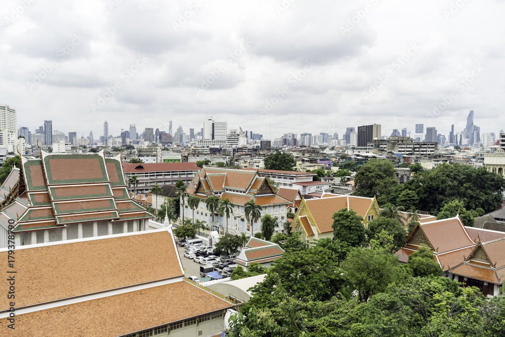 Obraz premium 黄金の丘からのバンコク市街の眺望 