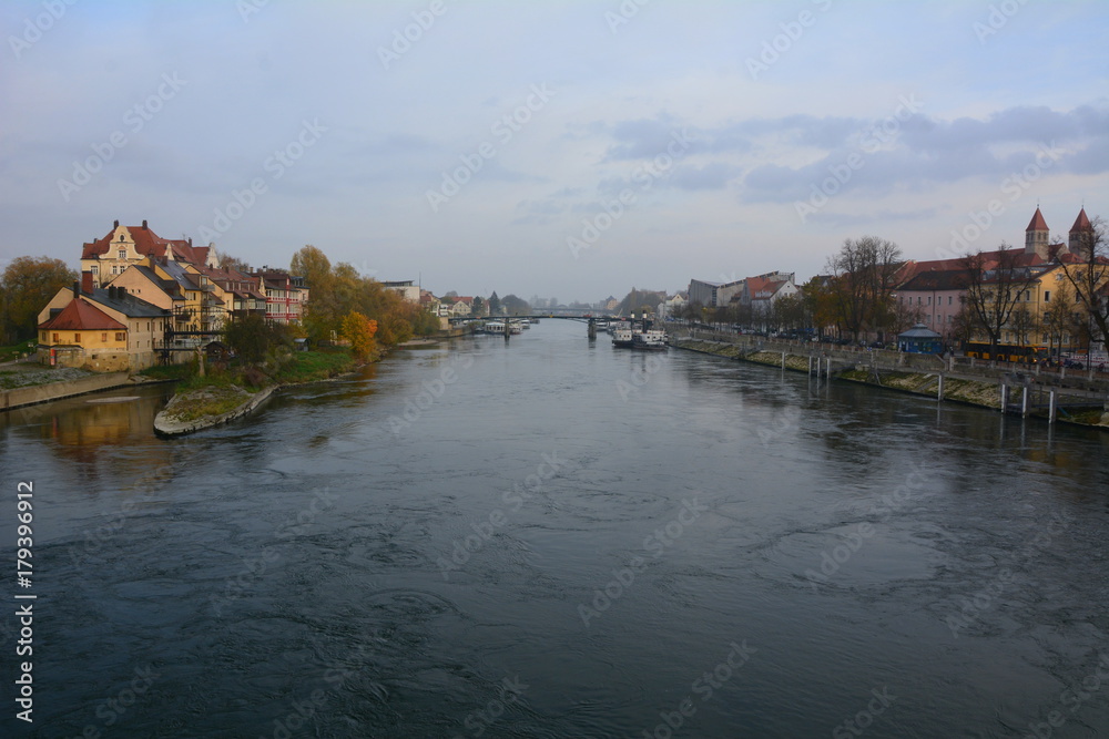 Stadtansicht in Regensburg, Blick von der Brücke
