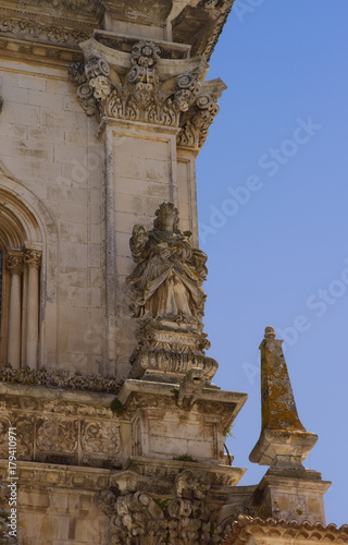 Elements of the architecture of the monastery of Santa Maria de Alcobás. Portugal. © julsop