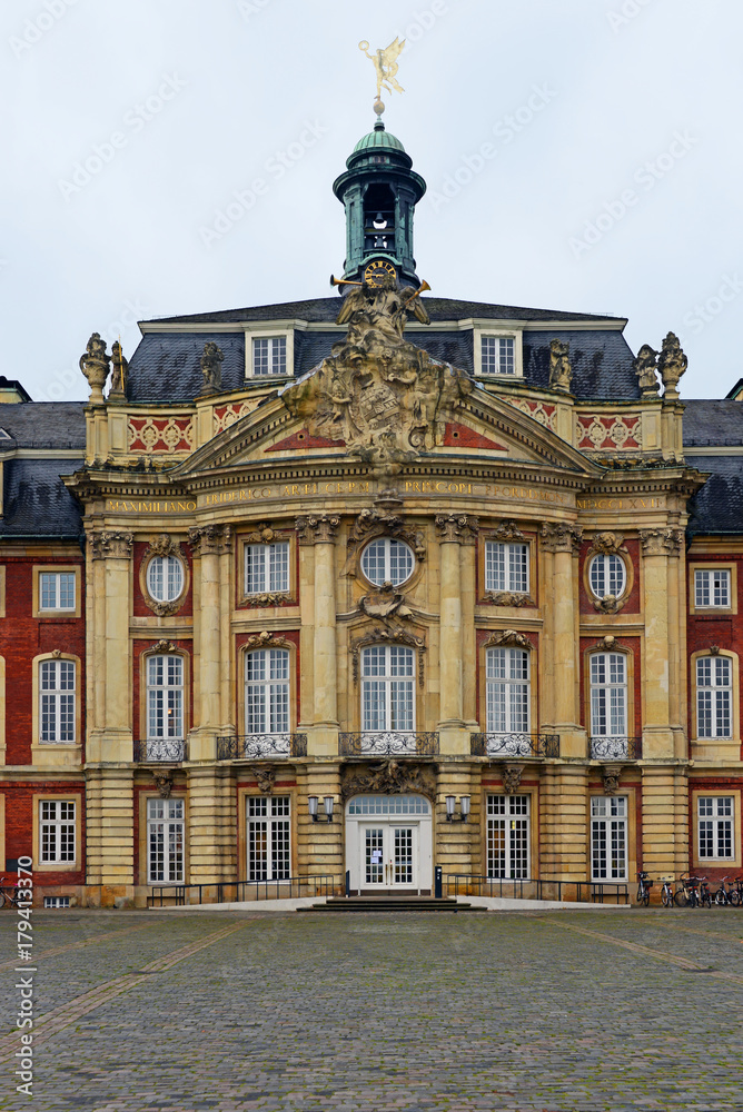 Obraz premium Haupteingang der Wilhelms Universität Münster