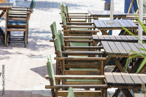 Empty tables in a Mediterranean restaurant © Takacs Szabolcs
