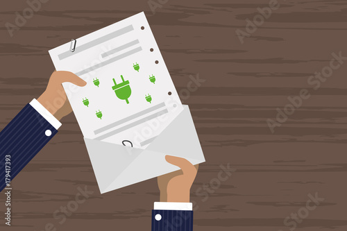 Person verschickt Brief - Netzteil