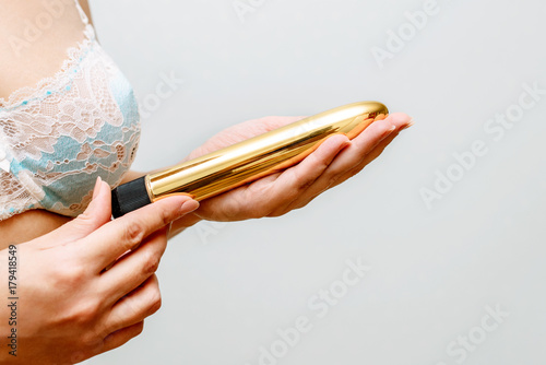 Фотография the girl's photo with the vibrator in hands