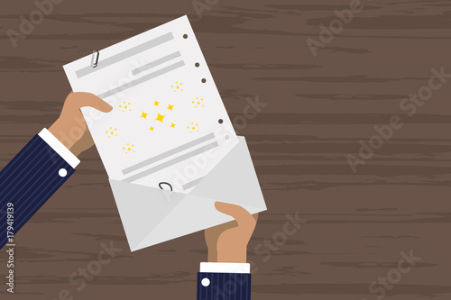 Person verschickt Brief - Glitzer