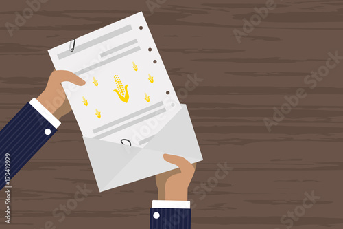 Person verschickt Brief - Mais