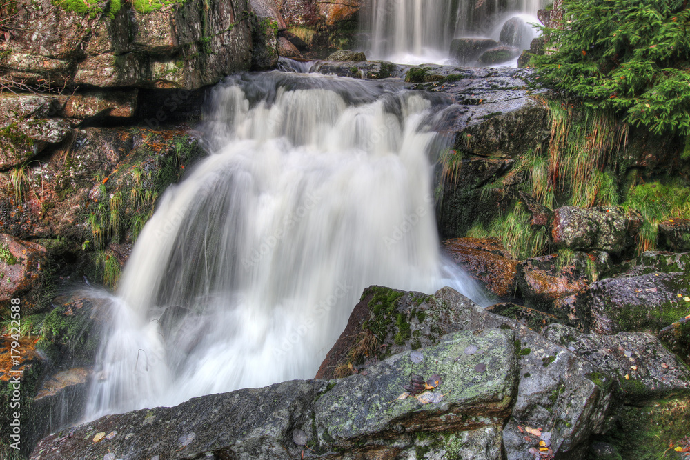Obraz premium Waterfall in Jizera Mountains