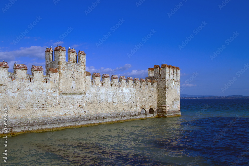 Castello Scaligero di Sirmione Lmbardia Italia Castello Scaligero di Sirmione Lmbardia Italia