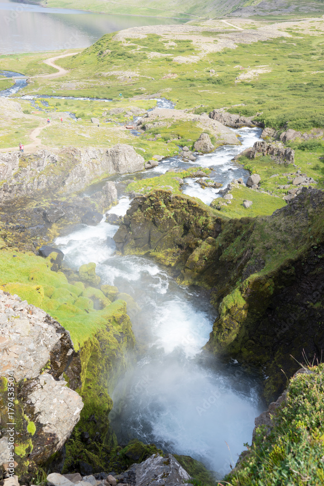 Landschaft rund um den Dynjandi-Wasserfall in den Westfjorden, Island Landschaft rund um den Dynjandi-Wasserfall in den Westfjorden, Island