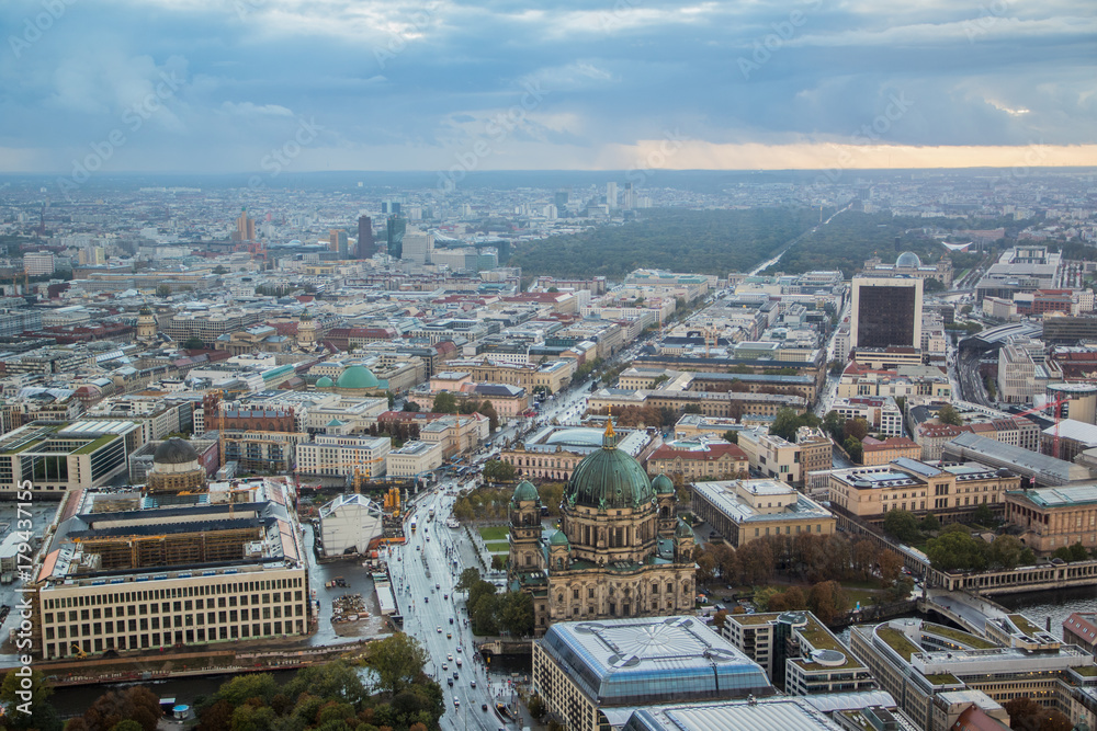 Aussicht auf Berliner Dom und die Stadt, Vogelperspektive