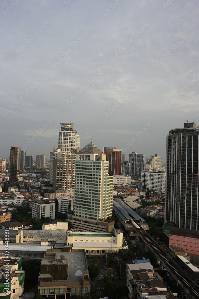 Obraz premium ビル群、ああ果てしない大都会、 