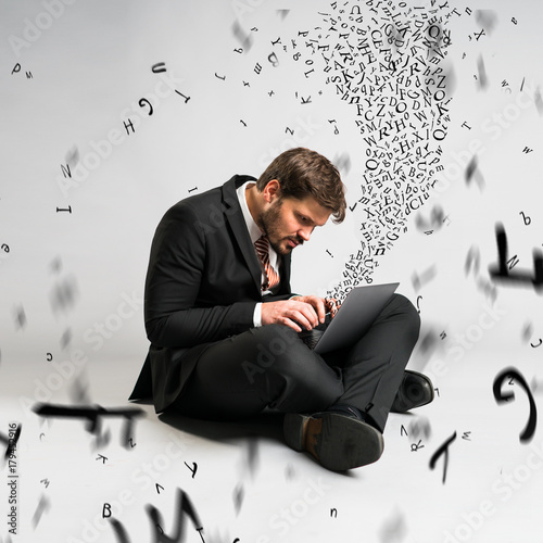 Tableau sur toile Geschäftmann vertieft im Workflow