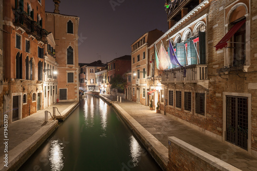 Kanal in Venedig, Italien  © pit24