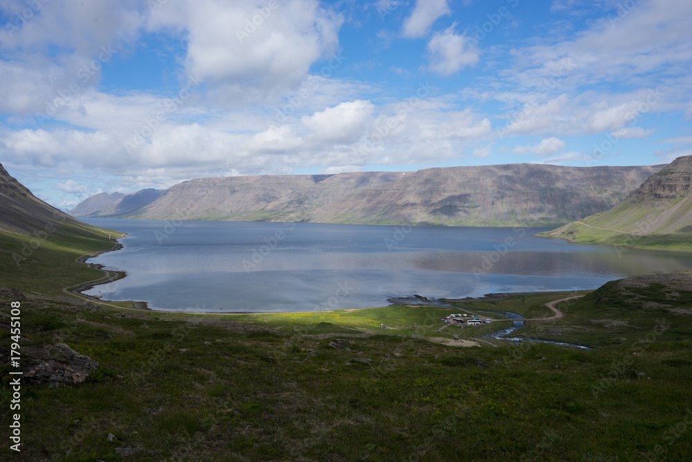 Landschaft rund um den Dynjandi-Wasserfall in den Westfjorden, Island Landschaft rund um den Dynjandi-Wasserfall in den Westfjorden, Island