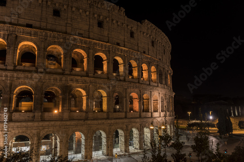 Roma colosseo di notte 