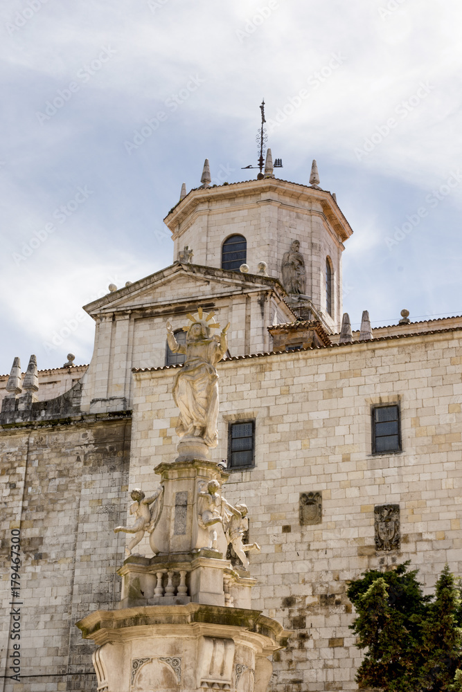 Virgen de la Asunción y catedral de santander