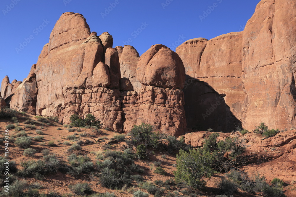 Fototapeta premium アーチーズ国立公園のファイアリー・ファーネスの奇岩