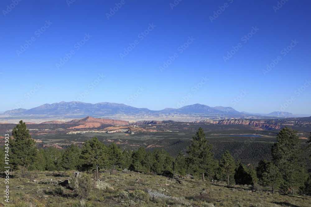 Fototapeta premium ウォーターポケット褶曲とマウント・エレン・ピーク