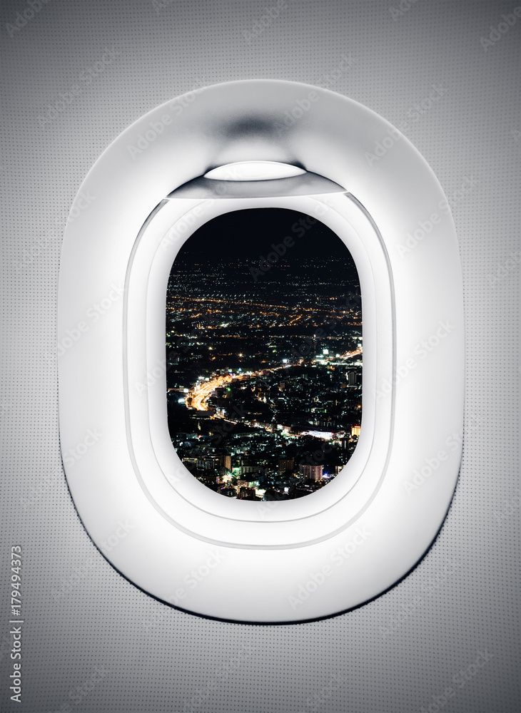 Obraz premium Night city at airplane window
