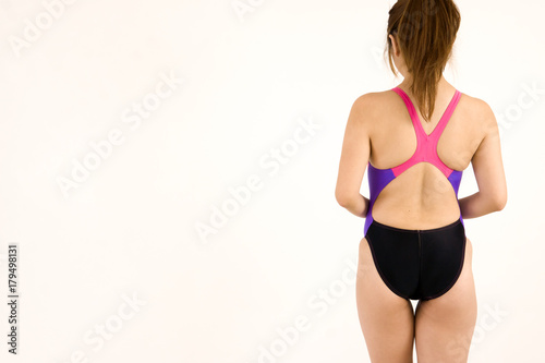 競泳水着の女性