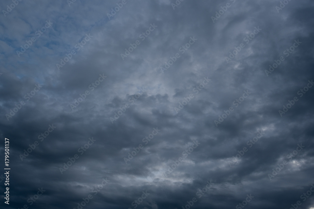 Obraz premium dark storm clouds with background,Dark clouds before a thunder-storm.