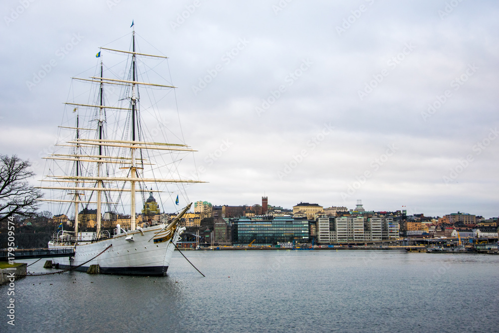 Sailing boat