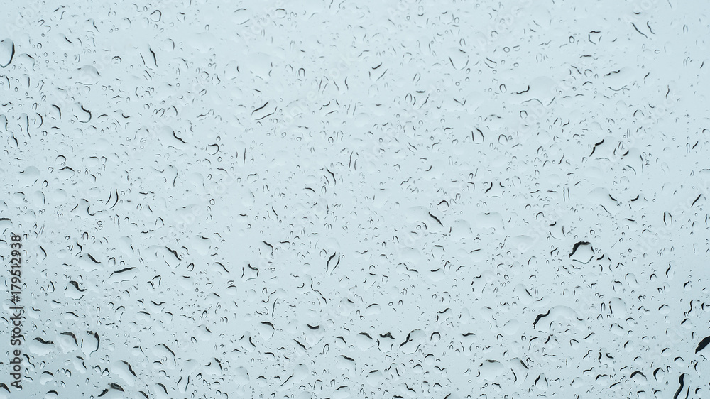 gouttes de pluie sur une vitre