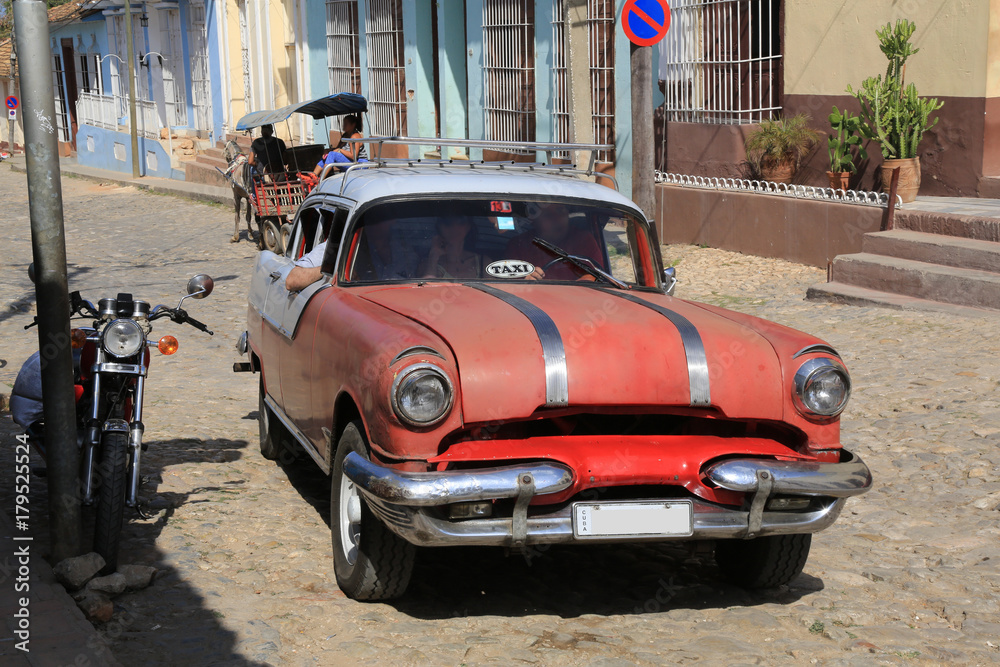 Schöner Oldtimer auf Kuba