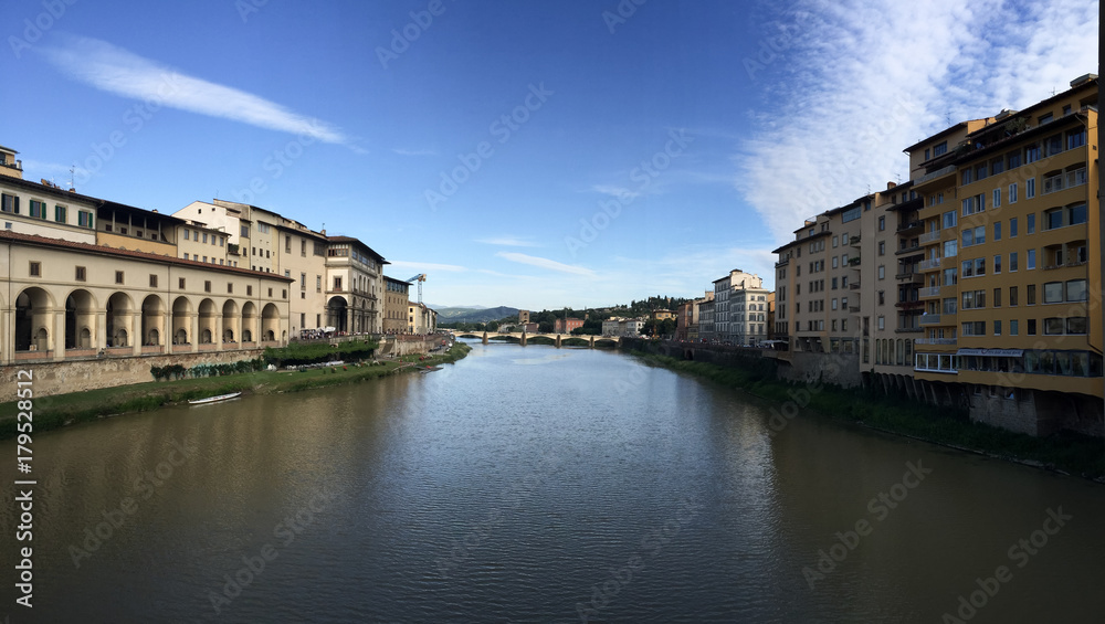 Perspective view of the banks of the Arno river, from the Vecchio bridge to the Alle Grazie bridge