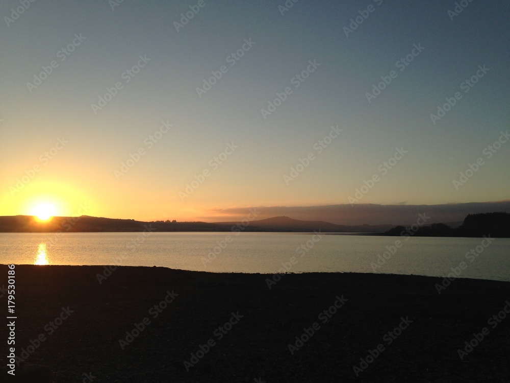 Coucher de soleil sur le lac de Brennilis