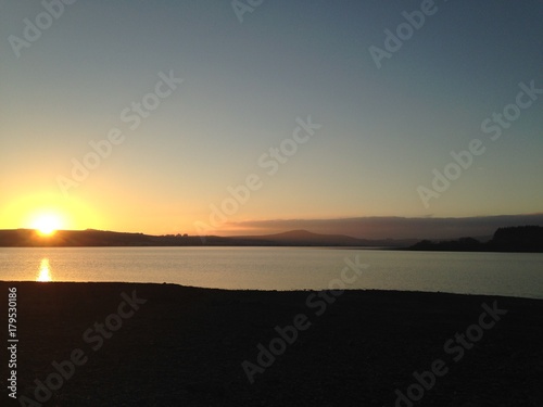 Coucher de soleil sur le lac de Brennilis