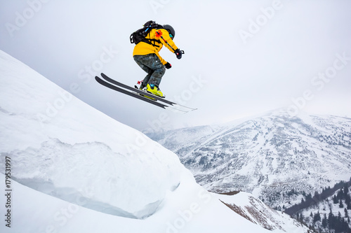good skiing in the snowy mountains. © Taras