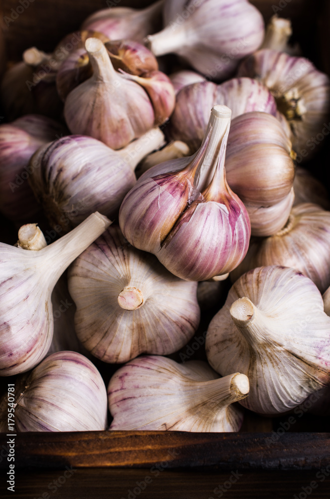 Obraz premium Raw garlic cloves