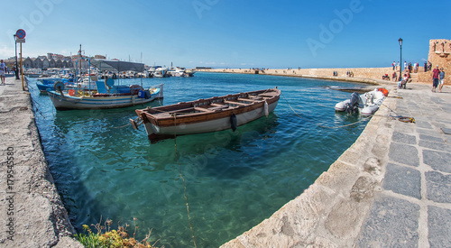 Fischerboote im alten Venezianischen Hafen von Chania, Kreta