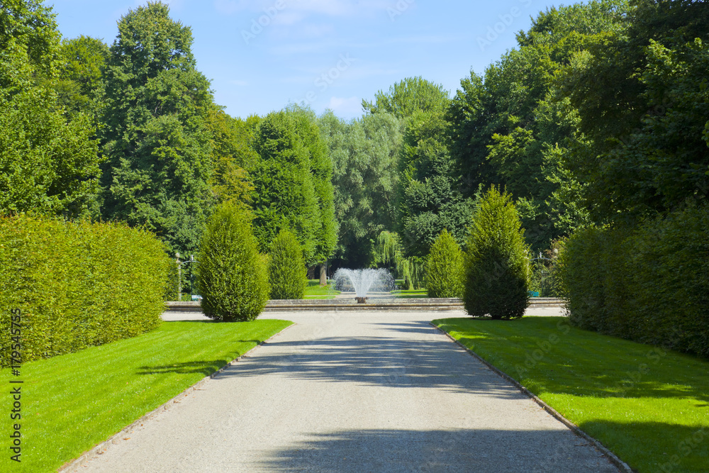 Schlosspark der Herrenhäuser Gärten, (kleiner Springbrunnen)