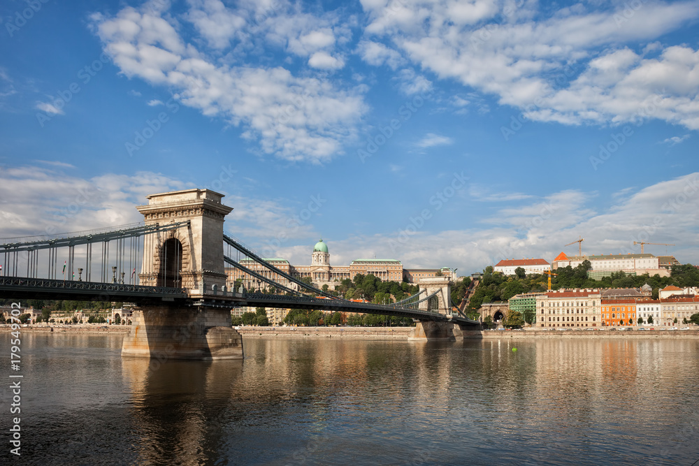 Obraz premium Chain Bridge on Danube River in Budapest