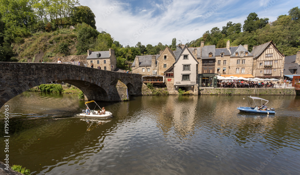 Plaisance sur le port de Dinan