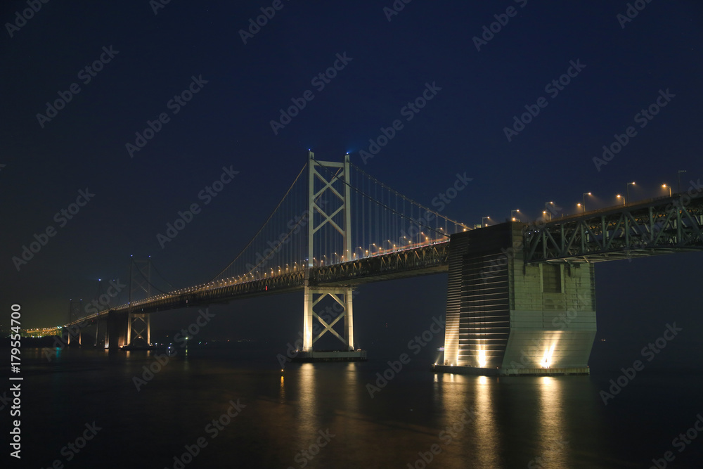 Fototapeta premium 香川県坂出市 夜の瀬戸大橋