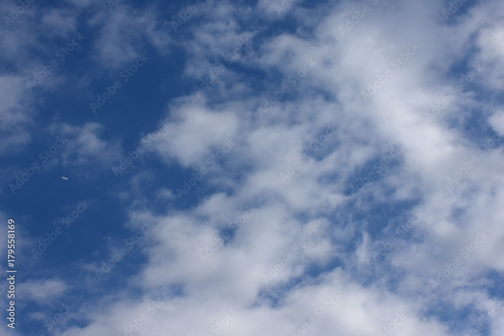 飛行機と青空と雲「空想・雲のモンスターたち」