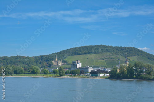 Blick auf den Kurort Bad H  nningen am Rhein im Mittelrheintal Rheinland-Pfalz Deutschland