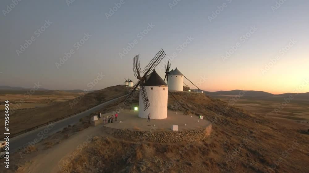 Consuegra (Toledo) Molinos de viento desde el aire. Consuegra es un municipio español de la provincia de Toledo, en la comunidad autónoma de Castilla-La Mancha