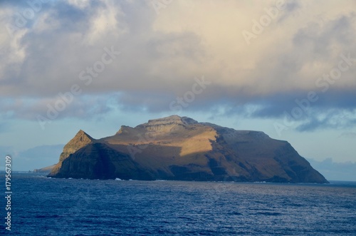 フェロー諸島 Faroe Islands ヴァーガル島 ヴァーアル島 Vágur Vagar Island ガウサダールル Gásadalur © Enken