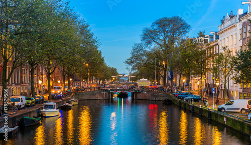 Canal d Amsterdam le soir  Hollande  Pays-Bas