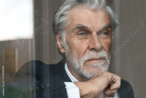 Geschäftsmann am Fenster