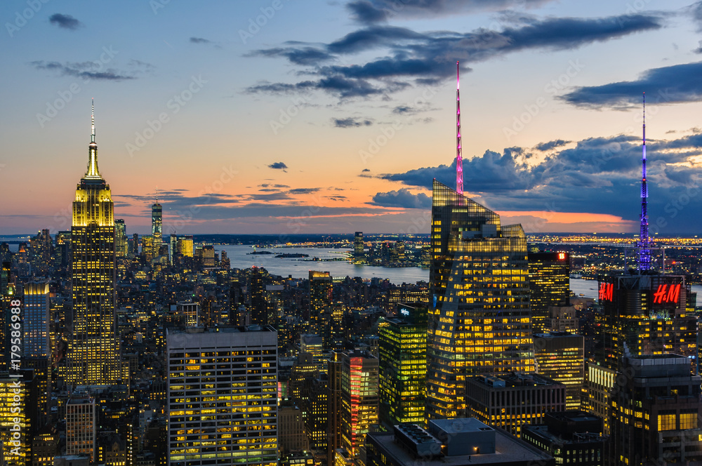 Obraz premium The skyline at night, Top of the Rock in NYC, USA