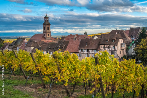 Fotografi Riquewihr (Reichenweier) a wine-making village in the Haut-Rhin department, Alsace, France