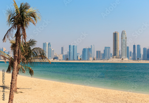 General view of Jumeirah Beach Park in Dubai © arbalest