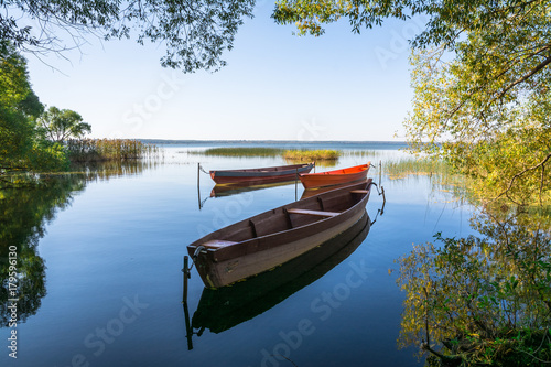 Fototapeta Naklejka Na Ścianę i Meble -  Boats on the water of the lake surrounded by trees