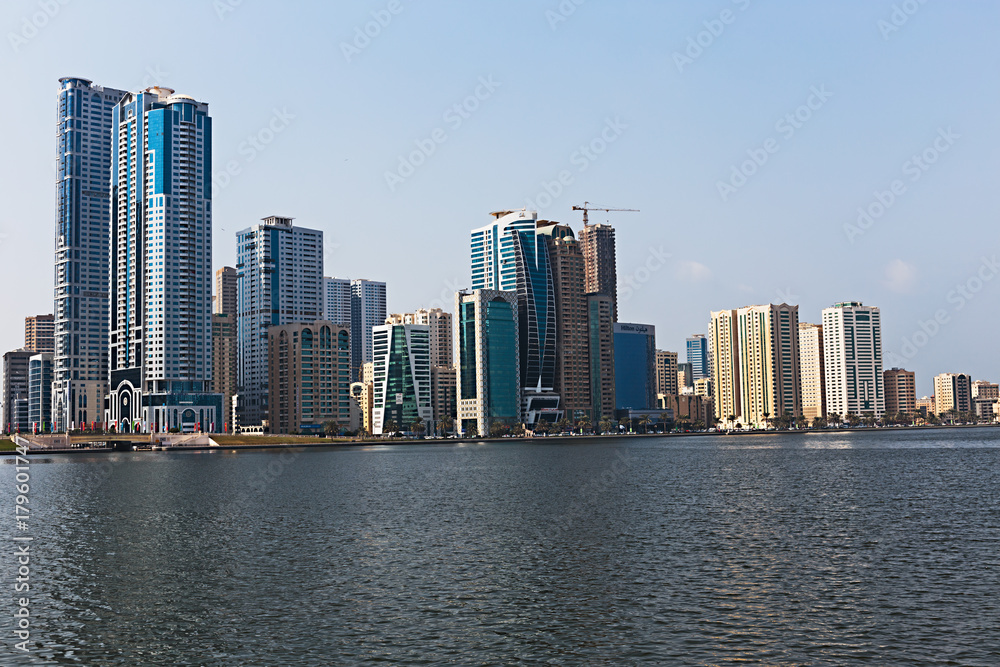 Fototapeta premium Nowoczesne budynki w Sharjah