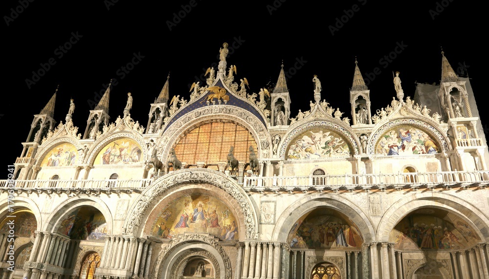 Fototapeta premium Venice Italy Basilica of Saint Mark illuminated at night