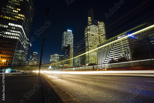 Φωτογραφία Skyscrapers in Paris business district La Defense